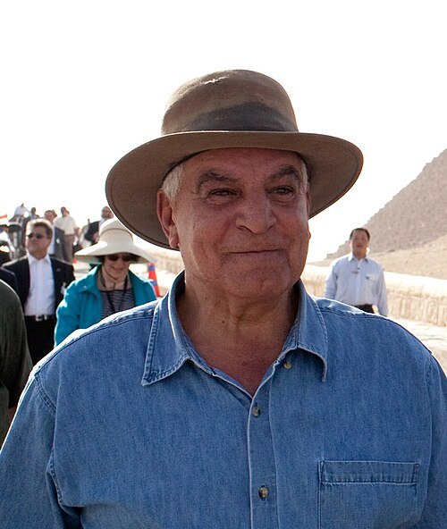 صورة زاهي حواس